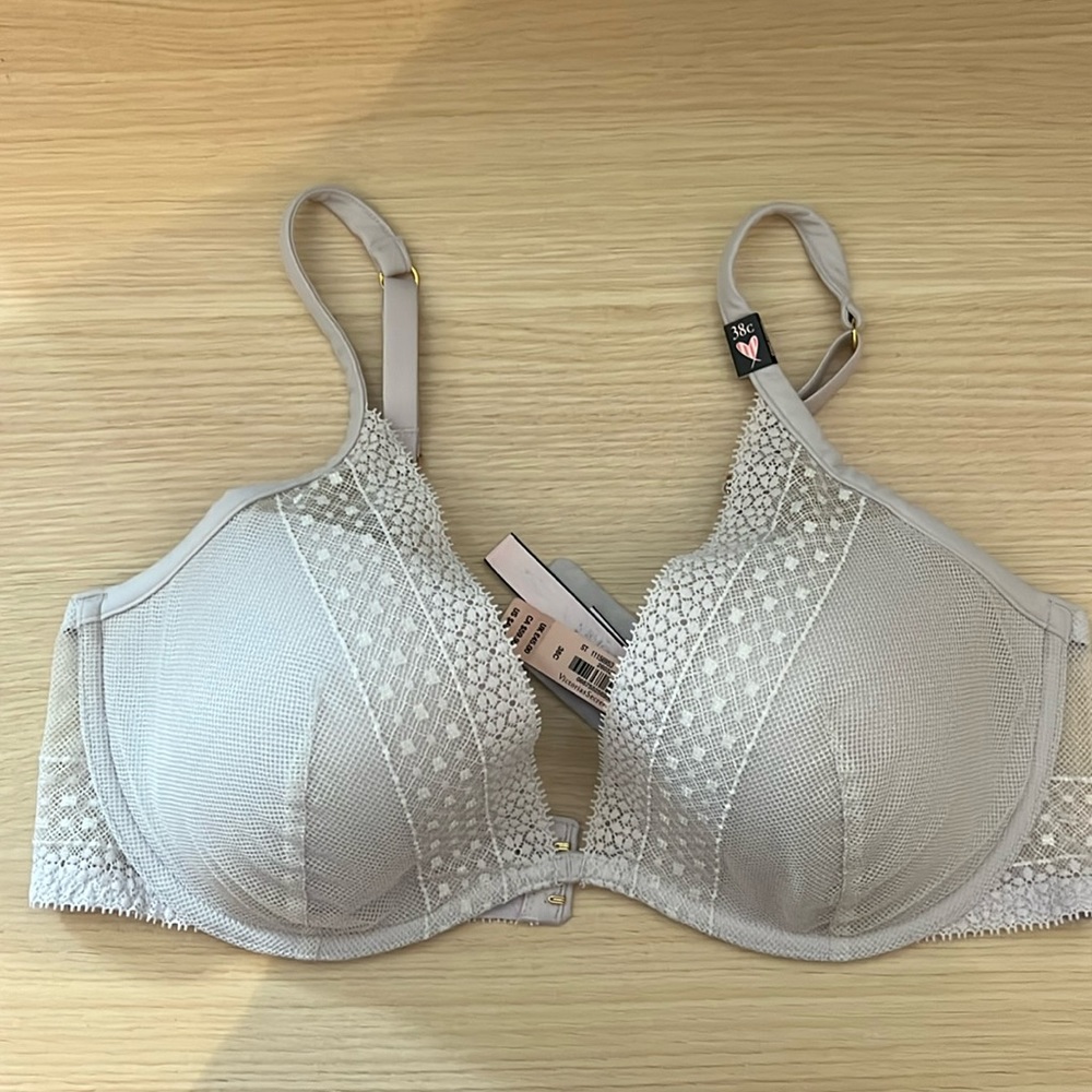 Victoria’s Secret 38C bra